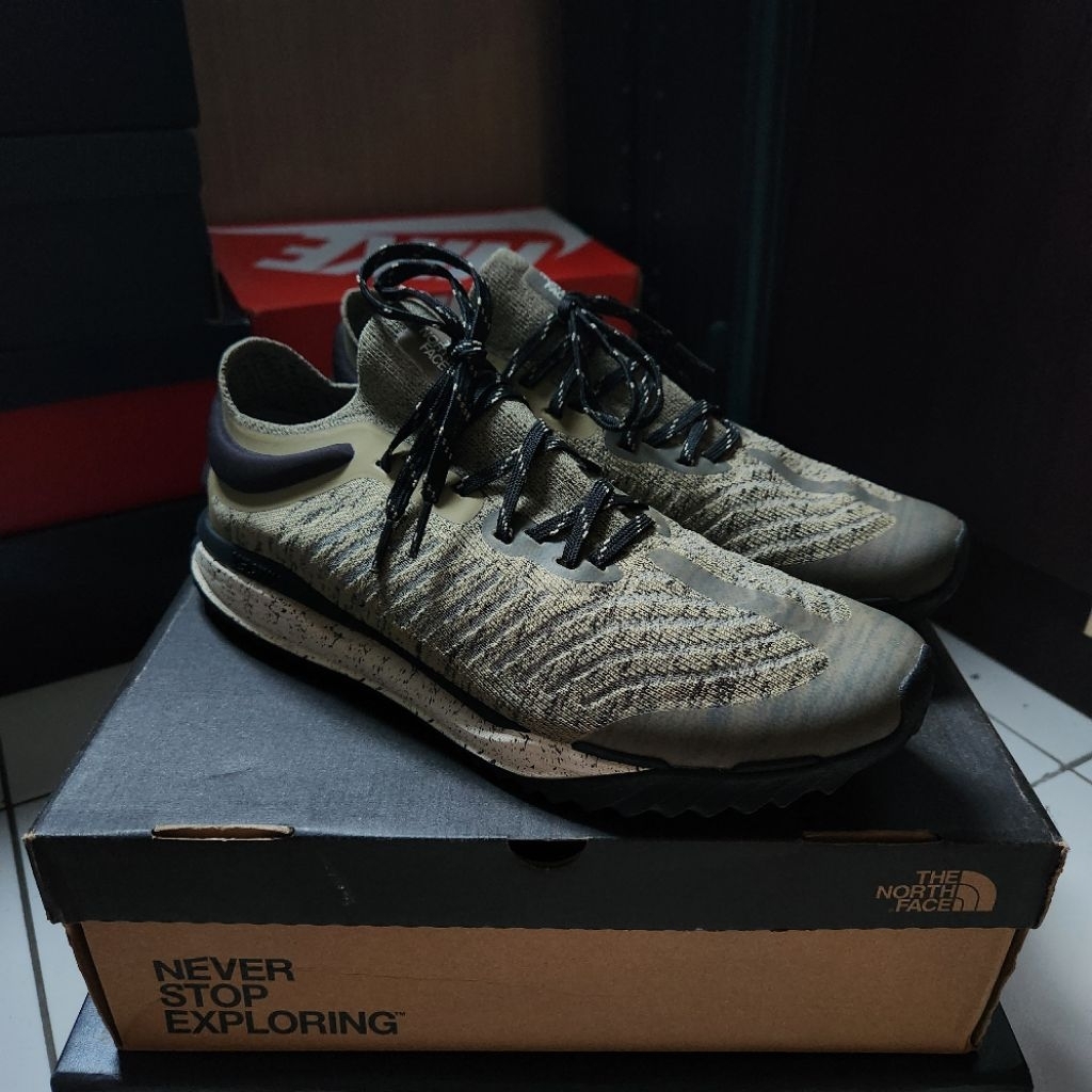 The North Face TNF Vectiv Escape Knit Original Size 44 Bekas Like New