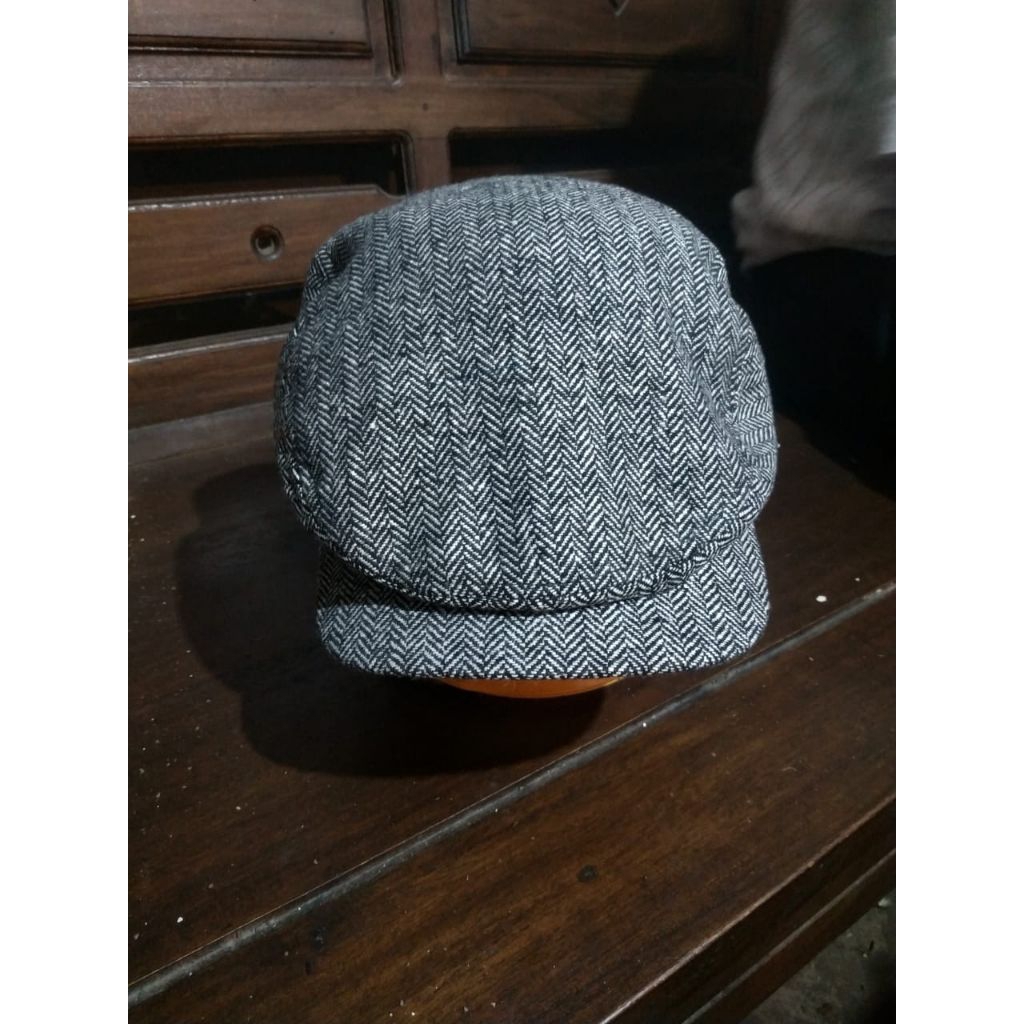 Topi Newsboy Pierre Balmain