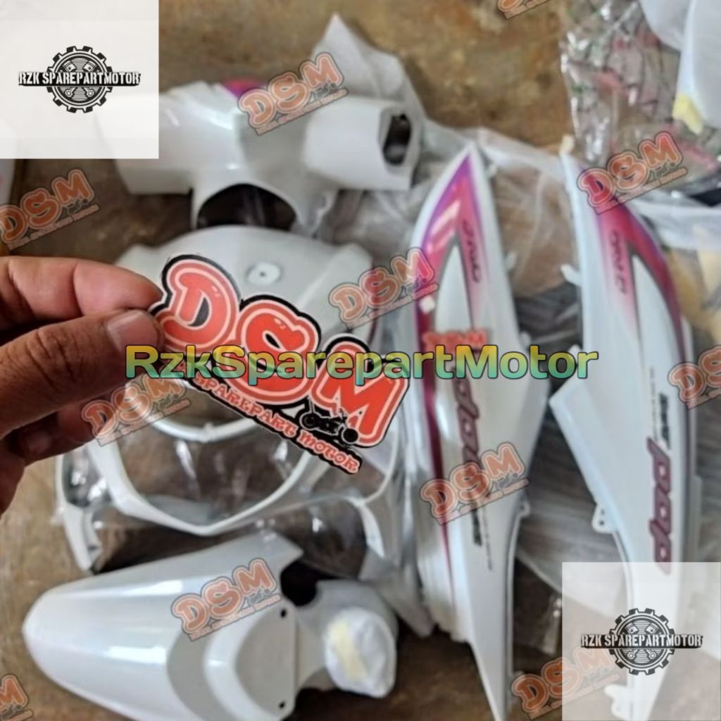 Full Body Halus Honda Beat Pop Putih Plus Striping/Set Body Halus Beat Pop Putih Hitam Merah Cabe