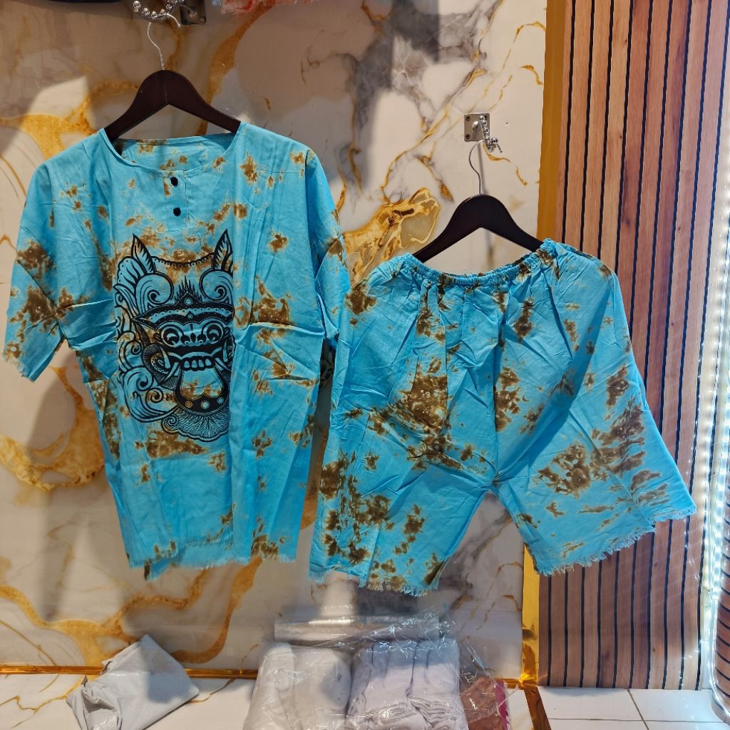 baju oleh-oleh khas bali. Setelan baju barong pria wanita dewasa. bahan halus tidak nerawang. cocok 