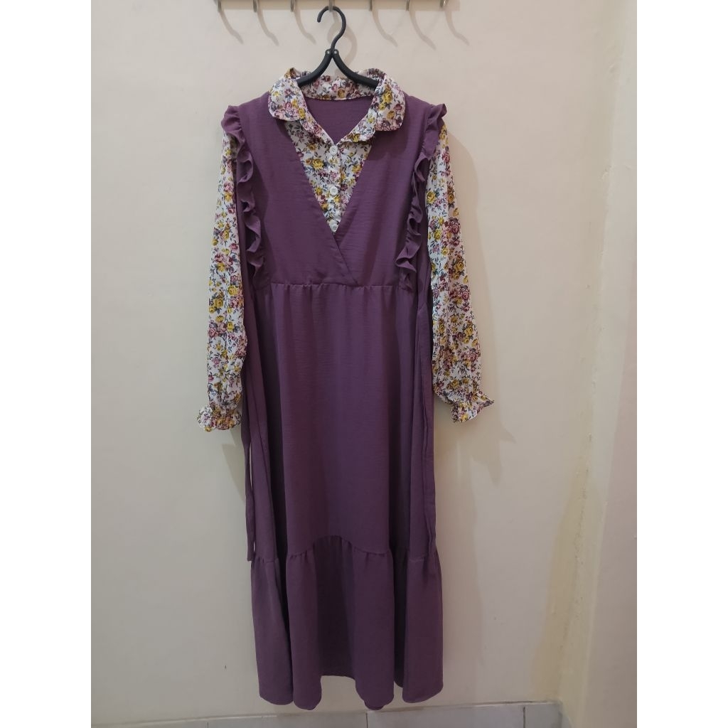 Preloved Gamis Megar Ala Satu Set Warna Ungu Motif Bunga