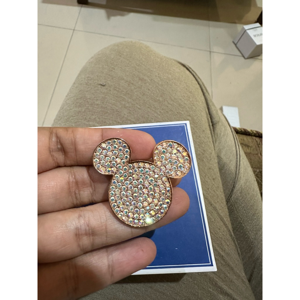 Brooch Buttonscarves x Disney