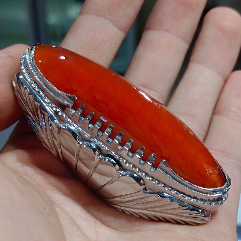 Batu pandan merah rudal babon