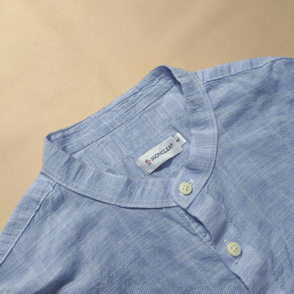 Kemeja putih pria brand MONCLER 