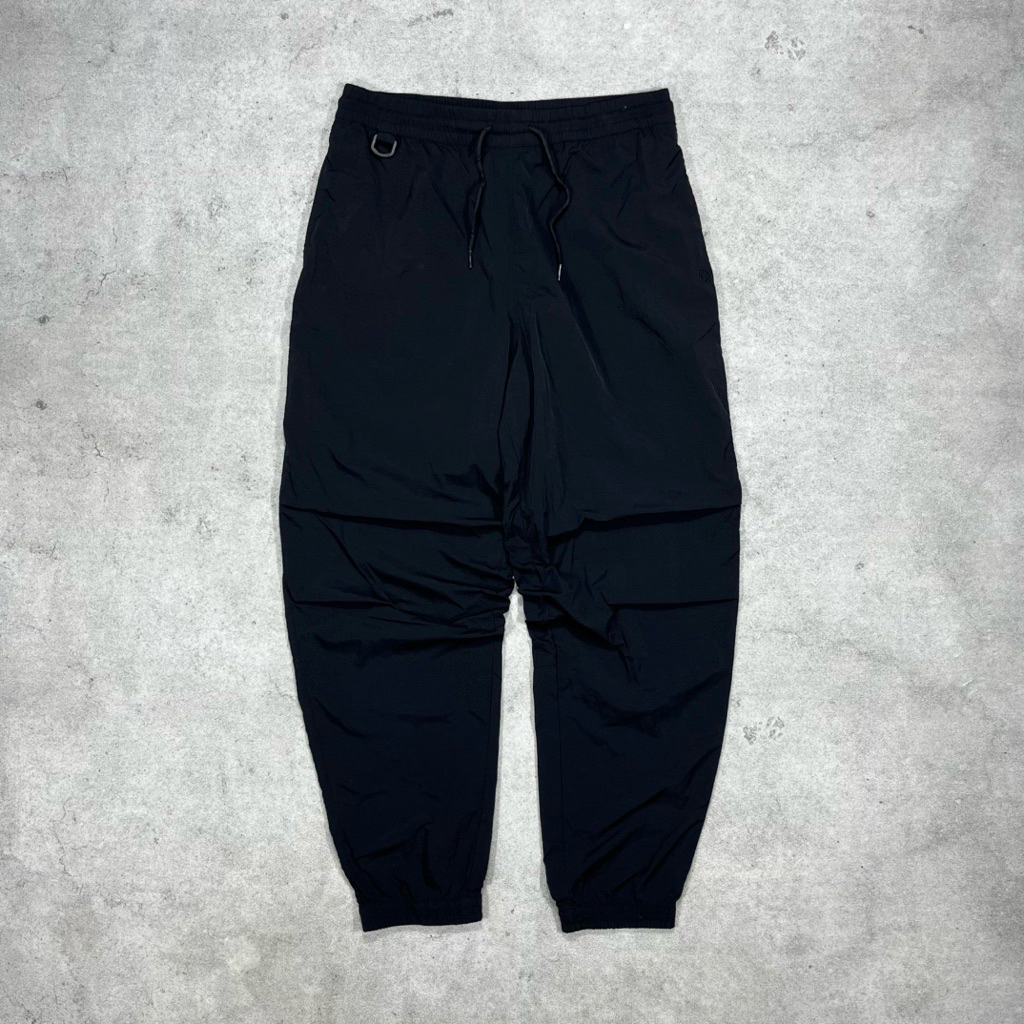 Code graphy trackpants parachute