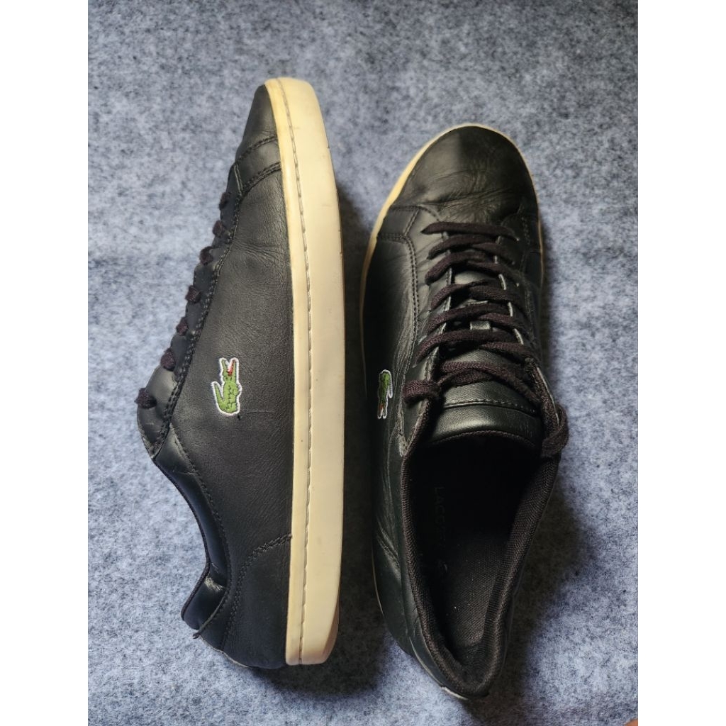 sepatu lacoste