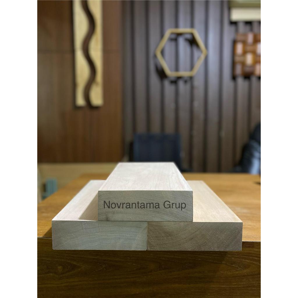 Lis Meranti Putih / Lis Kayu Meranti Oven Putih