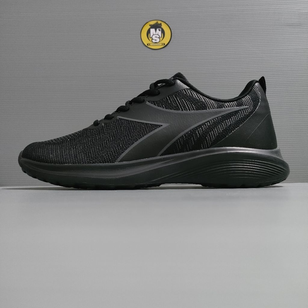SALE AMBYAR DIADORA MENS MONOBLACK / SEPATU HITAM POLOS