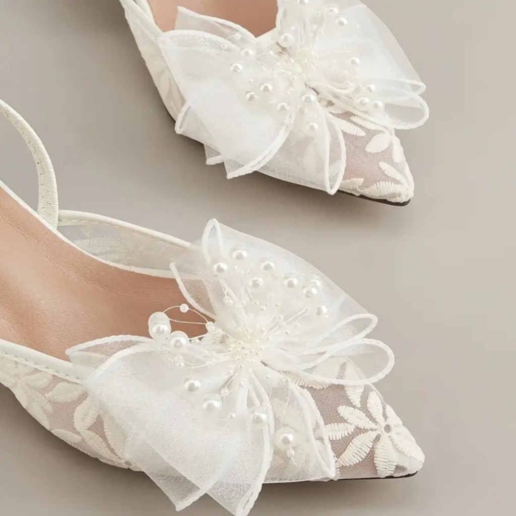 white lace wedding shoes clip