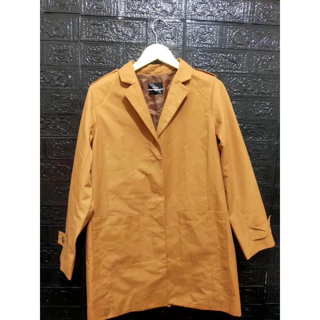 G.V.G.V x Uniqlo Designer Invitation Project Trench Coat