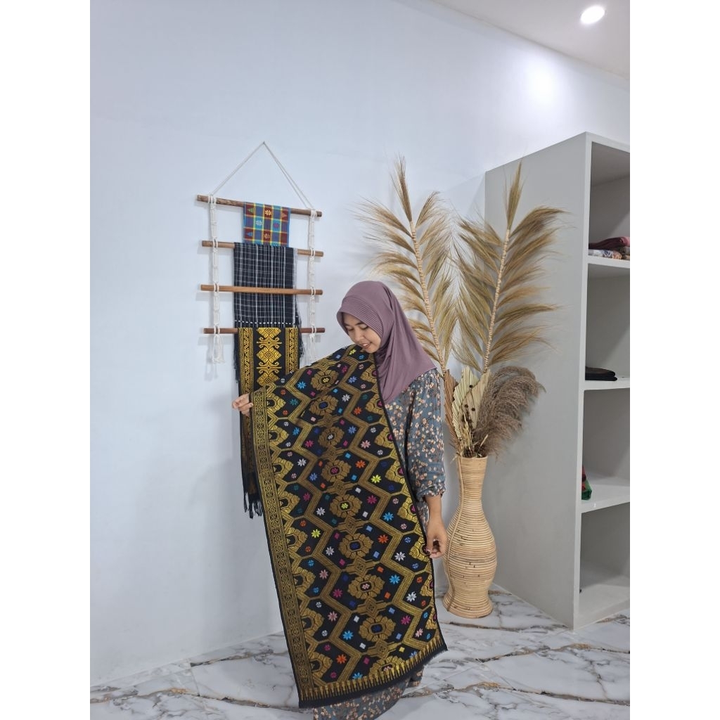 KAIN TENUN SONGKET ASLI LOMBOK MOTIF BULAN BEKURUNG