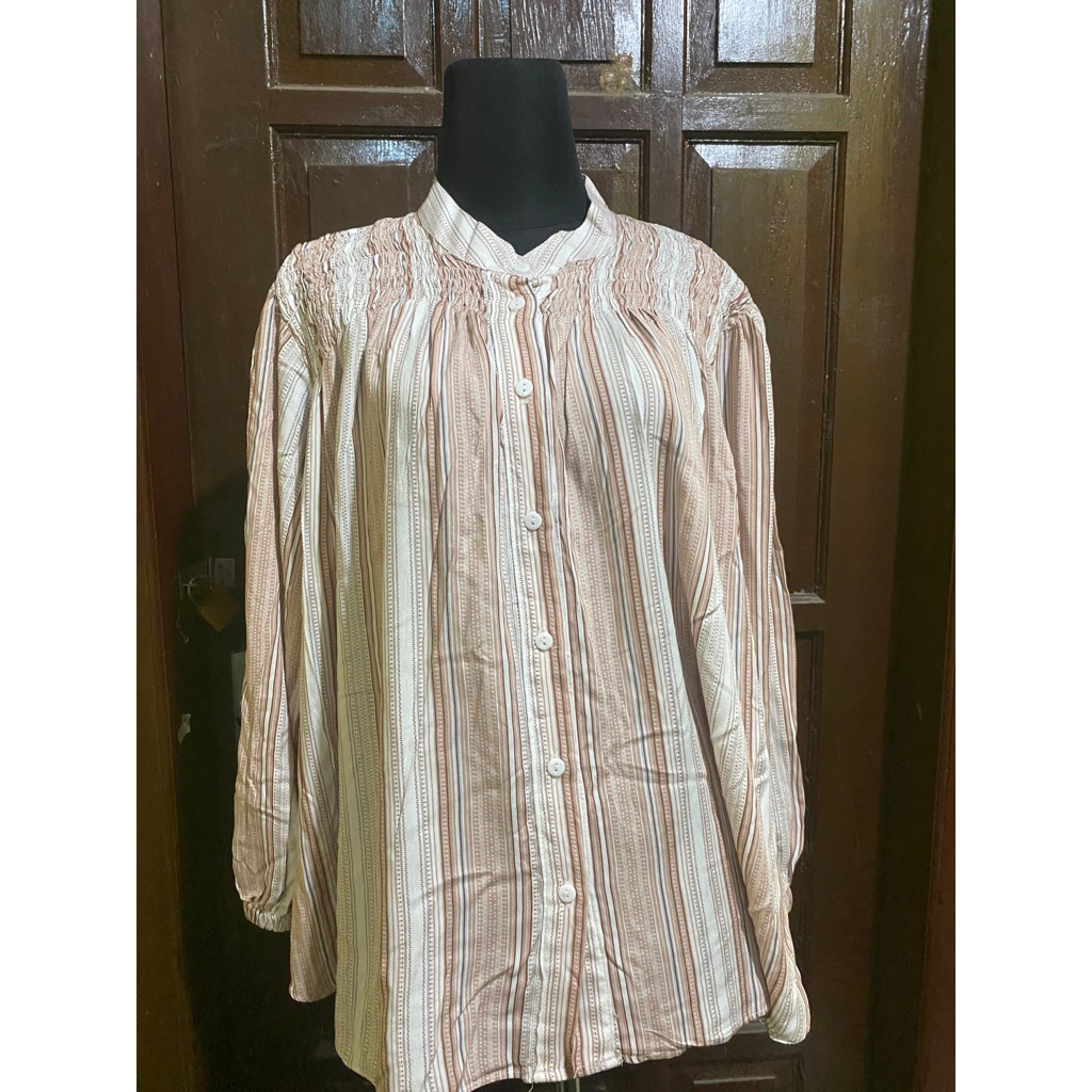 KEMEJA WANITA RAYON BUNGA MOTIF KEKINIAN