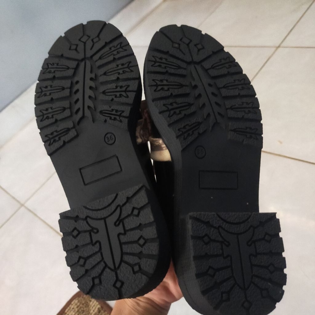 Ellesis Florist Black 36 New