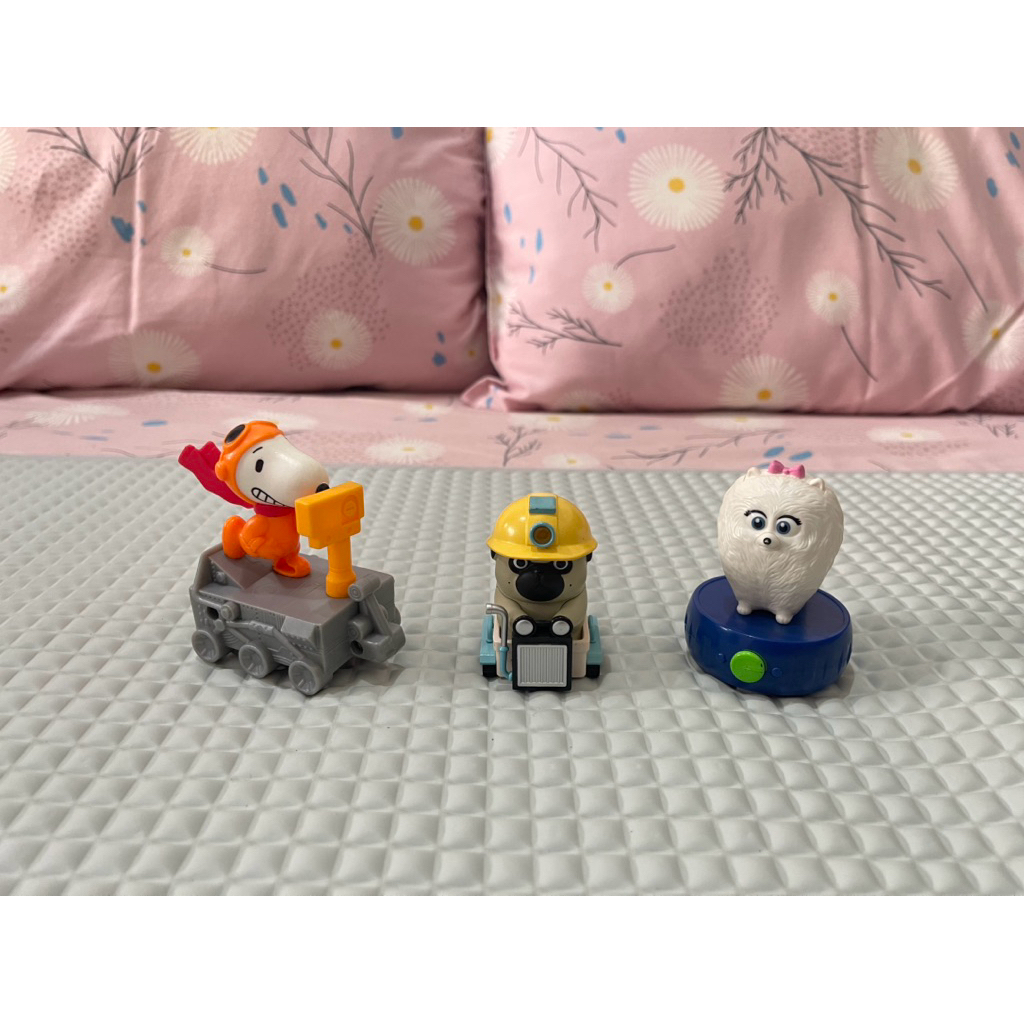 Happy Meal Snoopy Penerbang, Gidget dan wuhuang