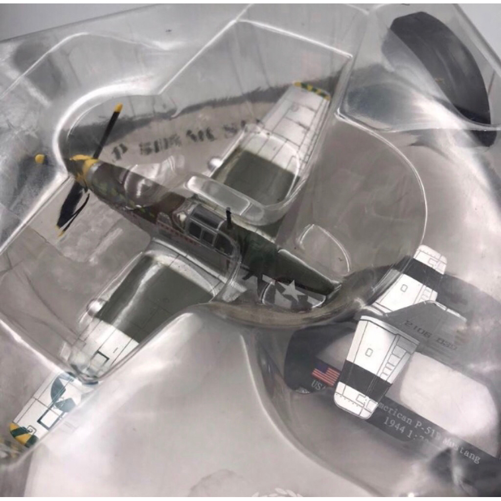 Miniatur Pesawat World War II P51B Mustang 1944 skala 1:72