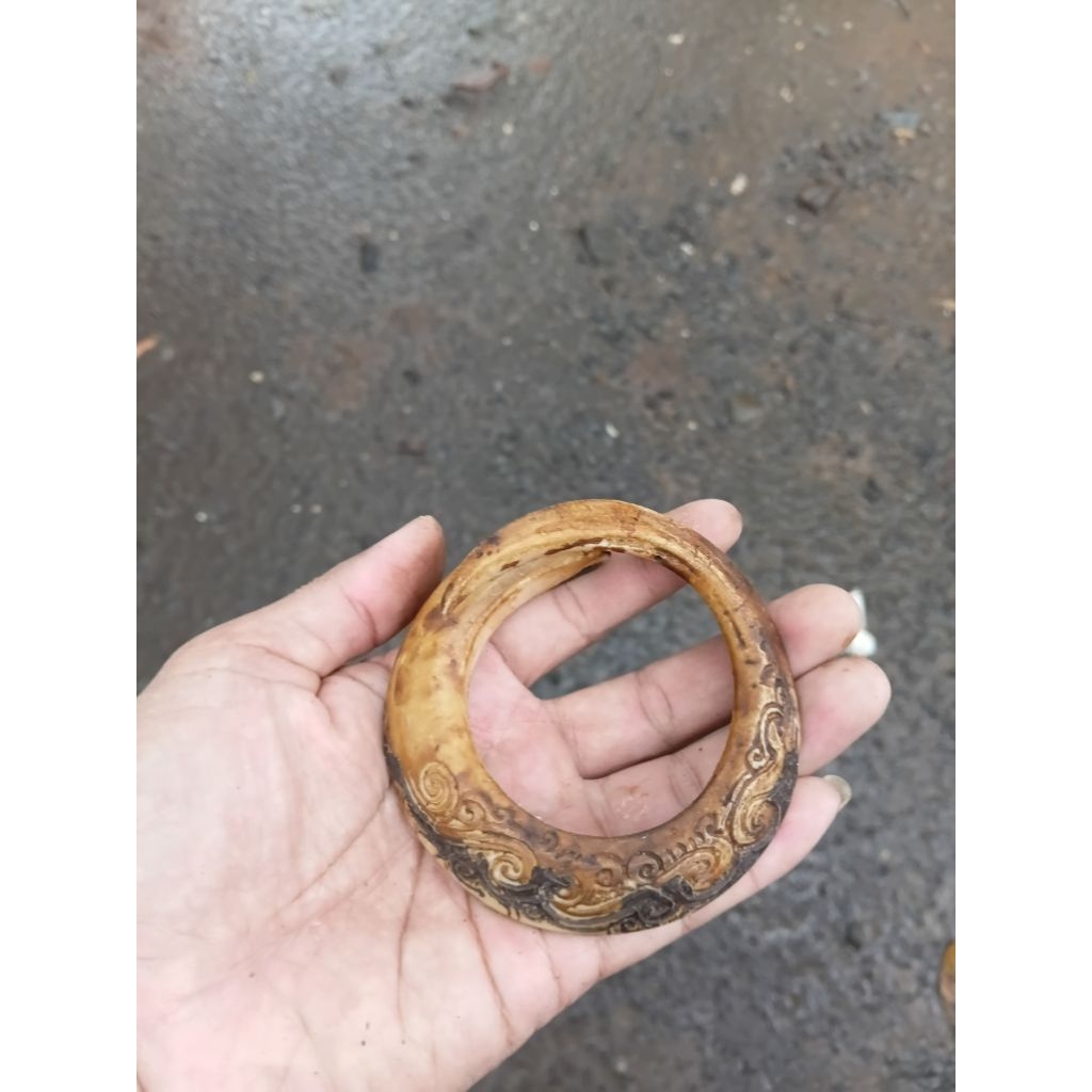 taring melingkar ukir replika