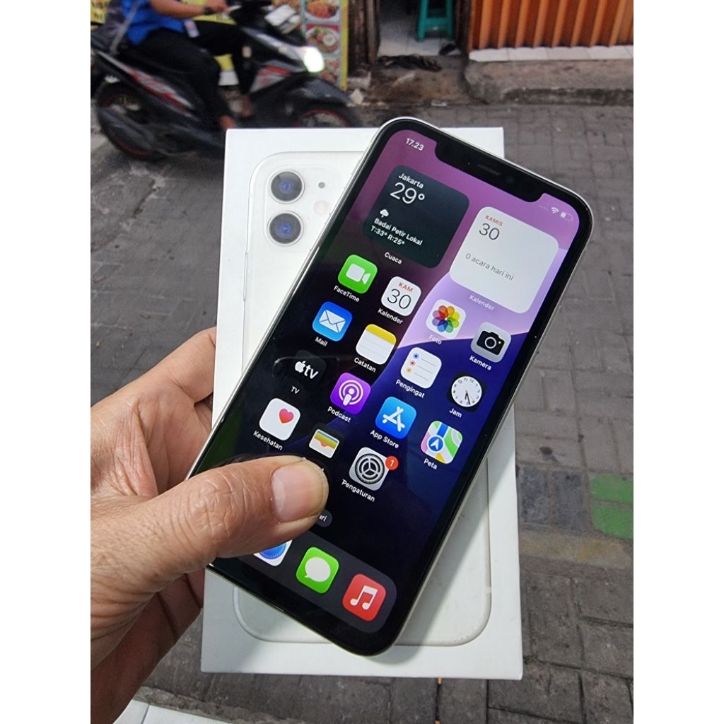 IPhone 11 64gb garansi ibok