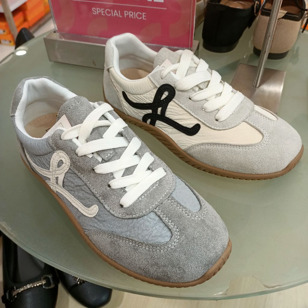 sepatu wanita sneakers LAWRENSIA original
