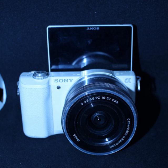 SONY A5100 DAN LENSA 16-50MM OSS FULSET LIKENEW KAMERA VLOG SONY ALPHA 5100 layar vlip