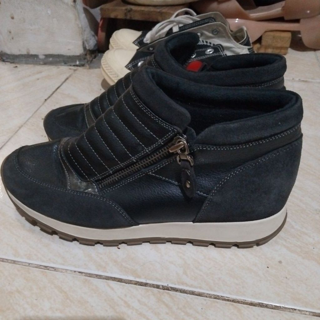 sepatu boot kulit size 38