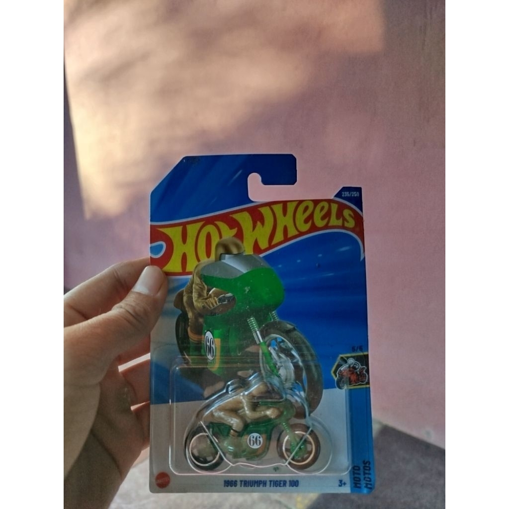 hot wheels 1966 triumph tiger 100