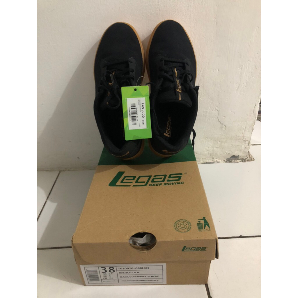 NEWsepatu wanita size 38 LEGAS FROM LEAGUE warna hitam sol karet