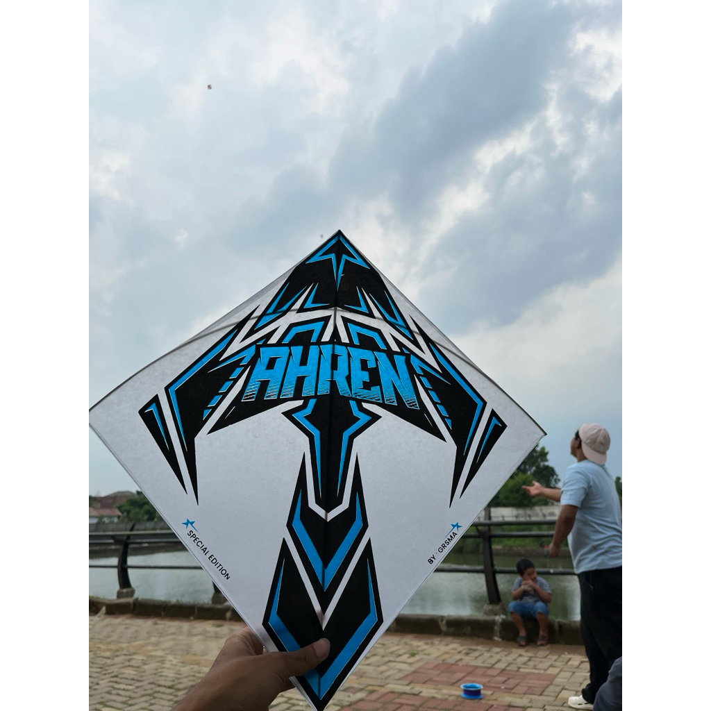 Layangan sukhoi super lilitan