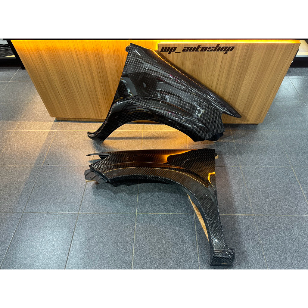 FENDER CARBON FORTUNER VNT/Hilux vnt