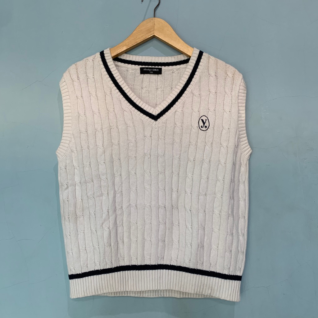 Preloved vest kepang academia putih