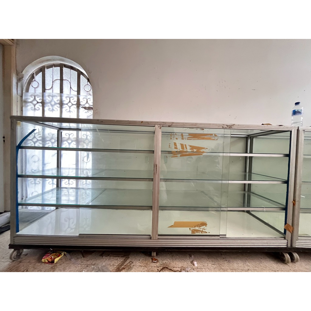 Etalase Kaca Bekas Ukuran 3 meter