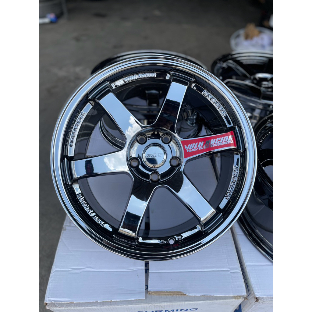 TE37 R18 black chrome