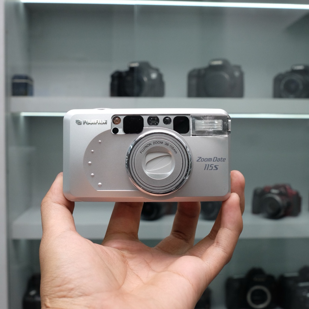 FujiFilm Zoom Date 115S Kamera Analog Pajangan Kamar