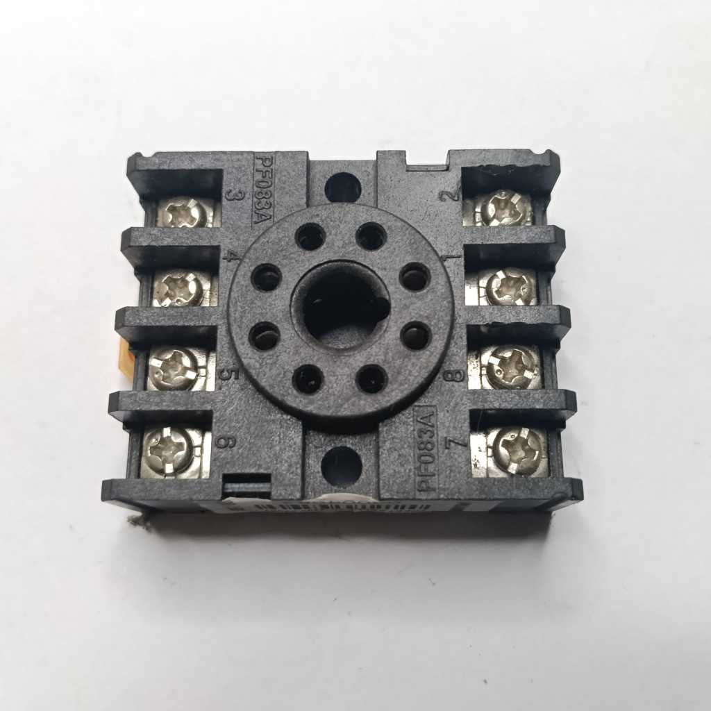 SOKET RELAY AC 220V PF083