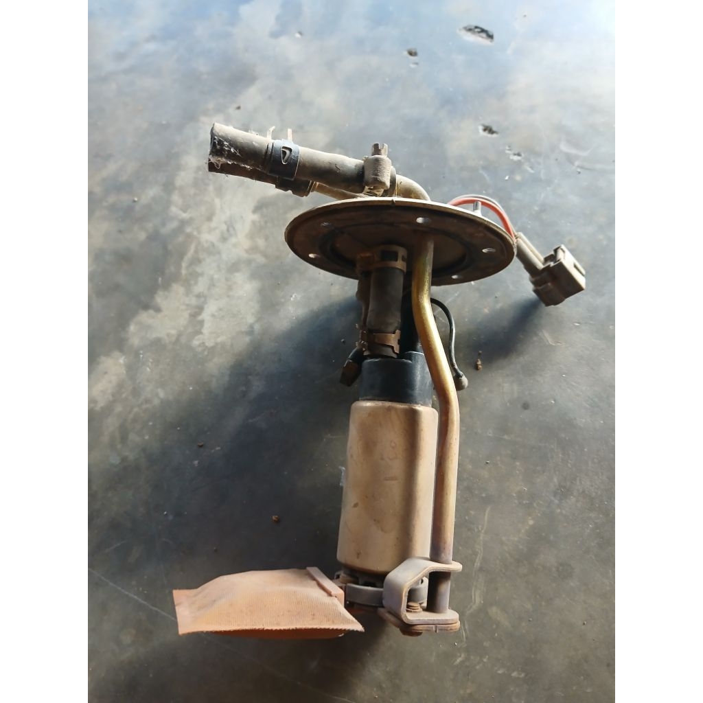 fuel pump Suzuki Baleno lama