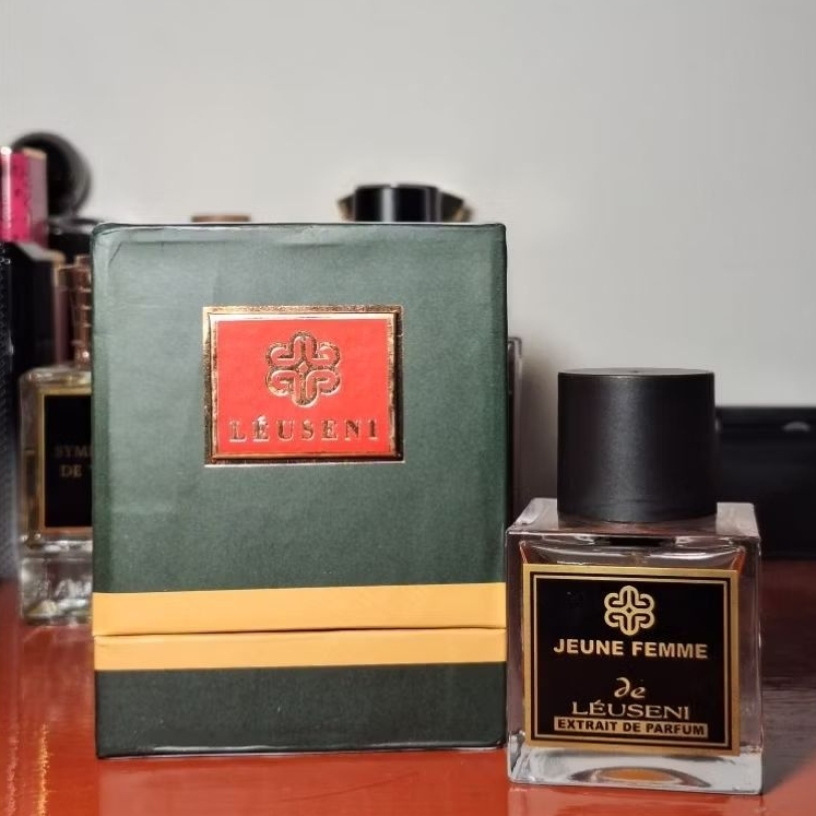 PRELOVED Leuseni Jeune Femme XDP vibes Psychedelic Love