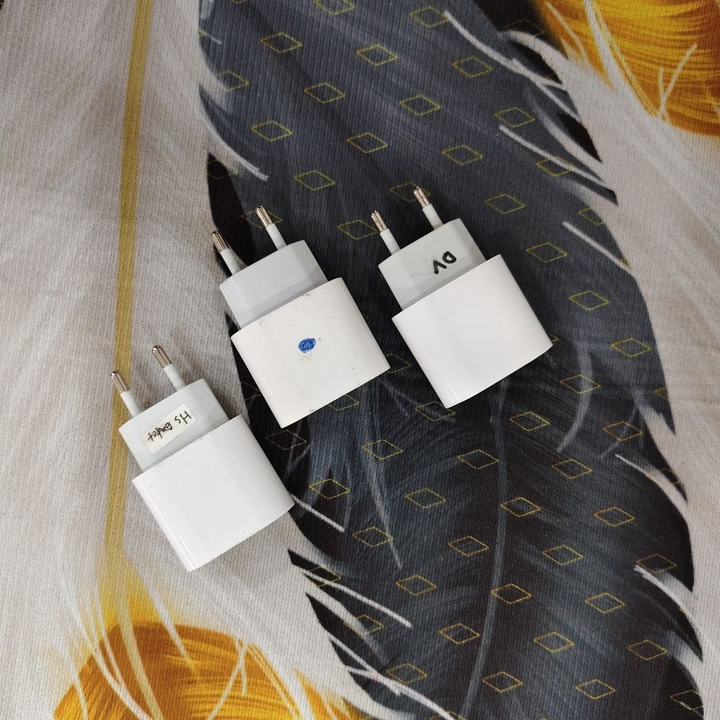 adaptor / charger original iPhone 25 watt dan 20 watt