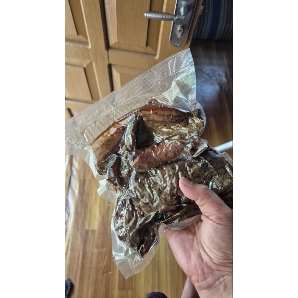 1 kg daging babi asap toraja / smoked pork / dendeng daging babi