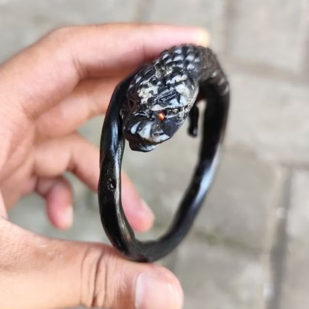 Gelang Akar Bahar Hitam Ukir Ular Asli Berkualitas / Akar Bahar Asli