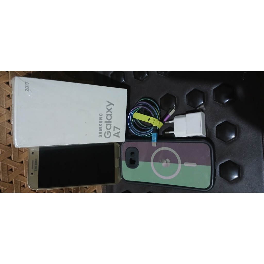 hp second samsung A7 2017 gold