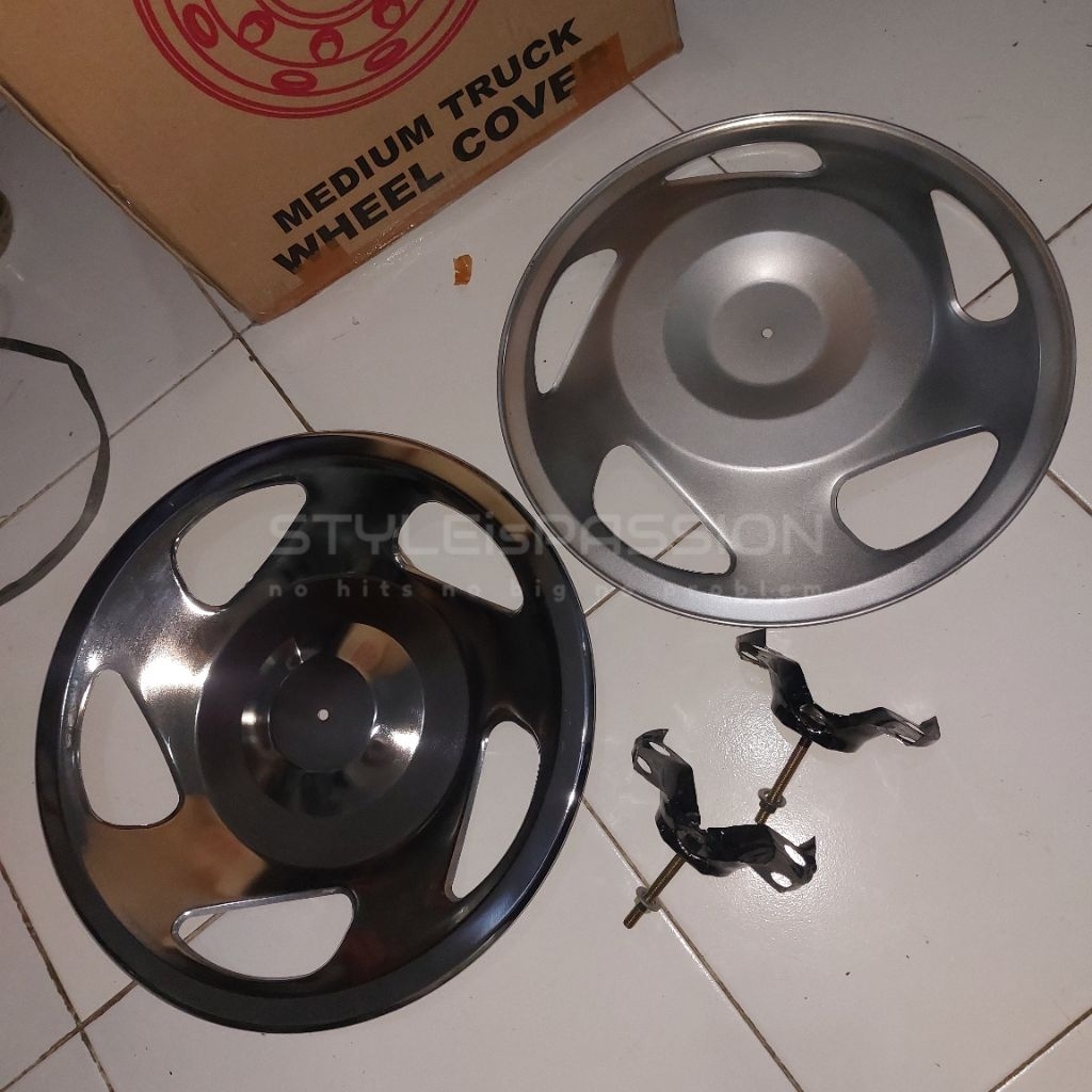 Wheeldop Roda Belakang Truk Canter Lengkap Brecket
