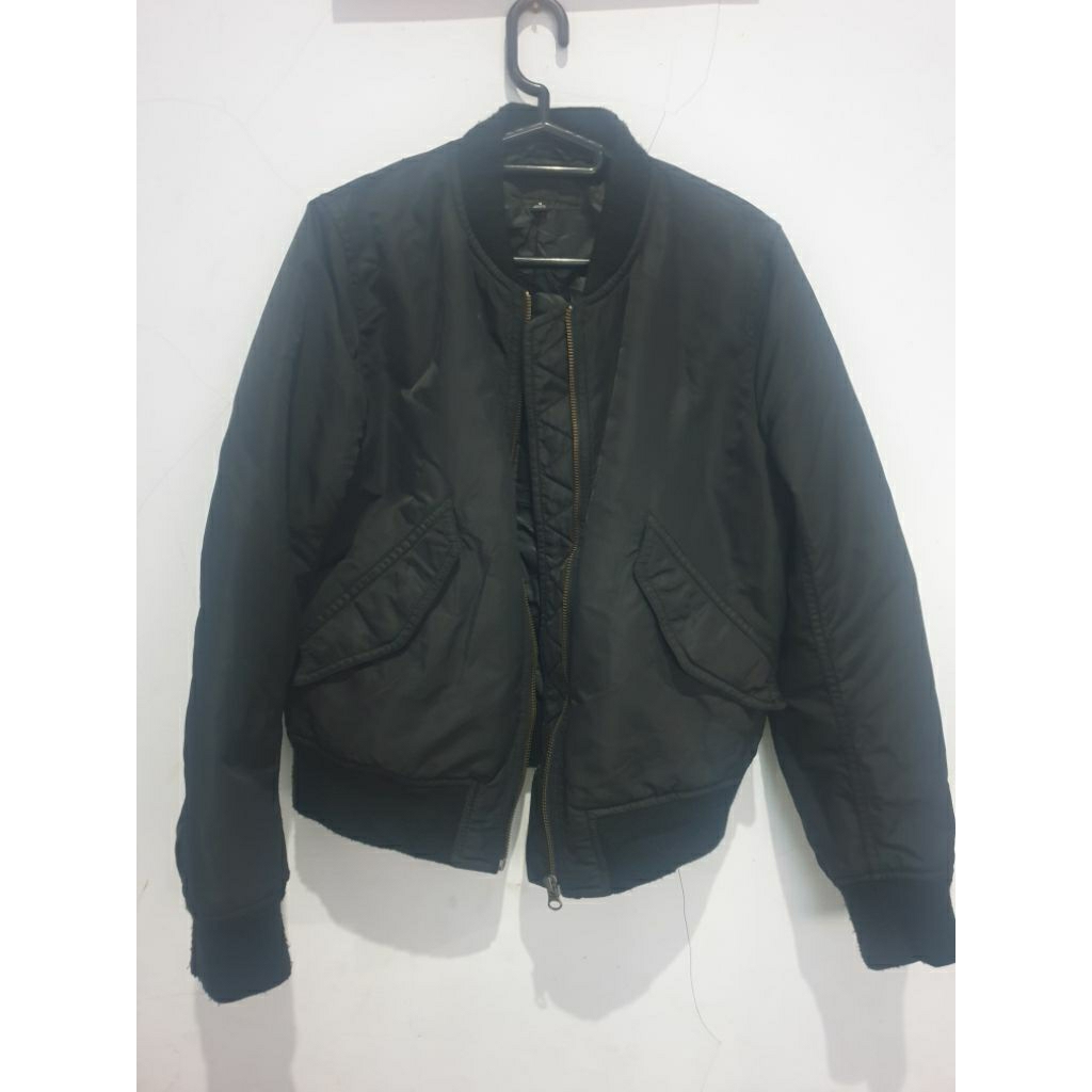 jaket bomber uniqlo