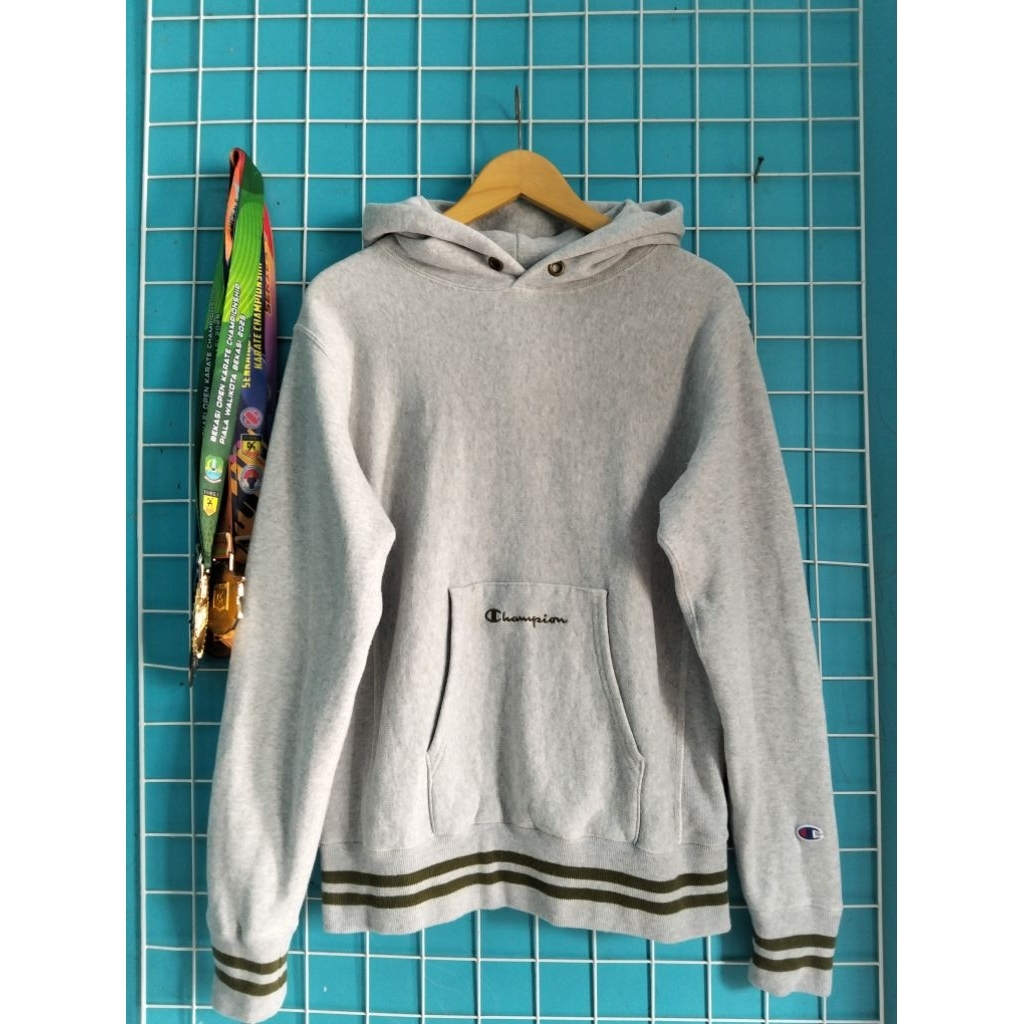 Hoodie Champion reverse weave.