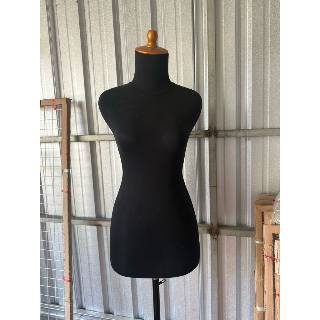 Patung manekin lapis busa