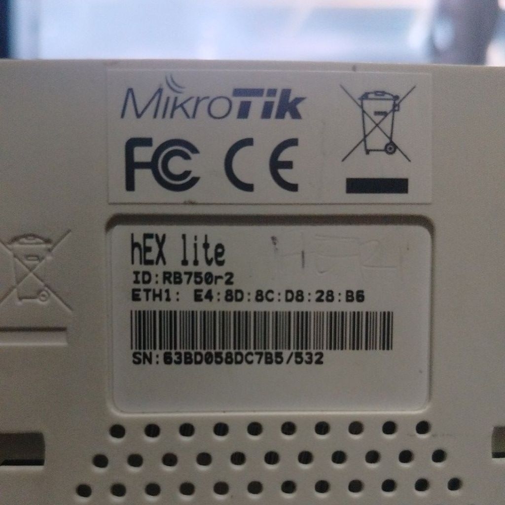 Mikrotik RB750 R2