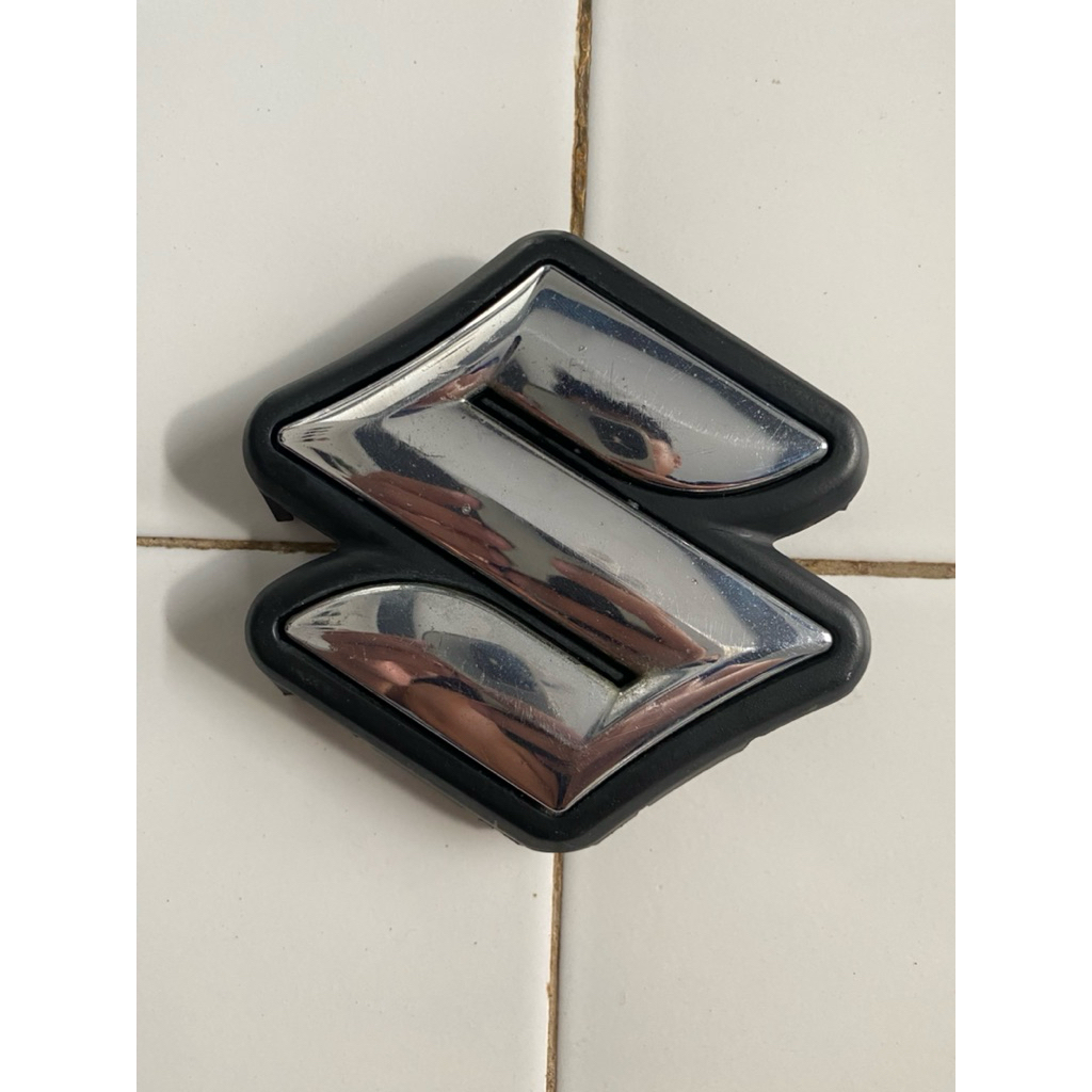 Emblem gril grile suzuki swift GT 2