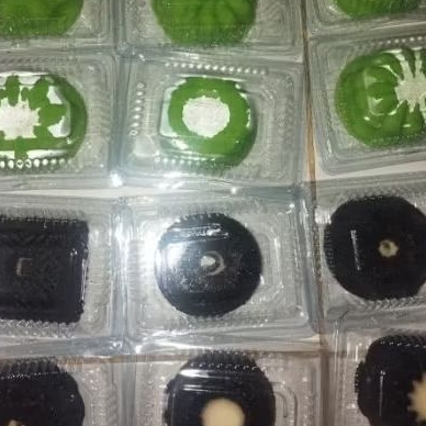 Bolu Pandan/Ketan Hitam Mini isi Keju Lumer dan Coklat Lumer