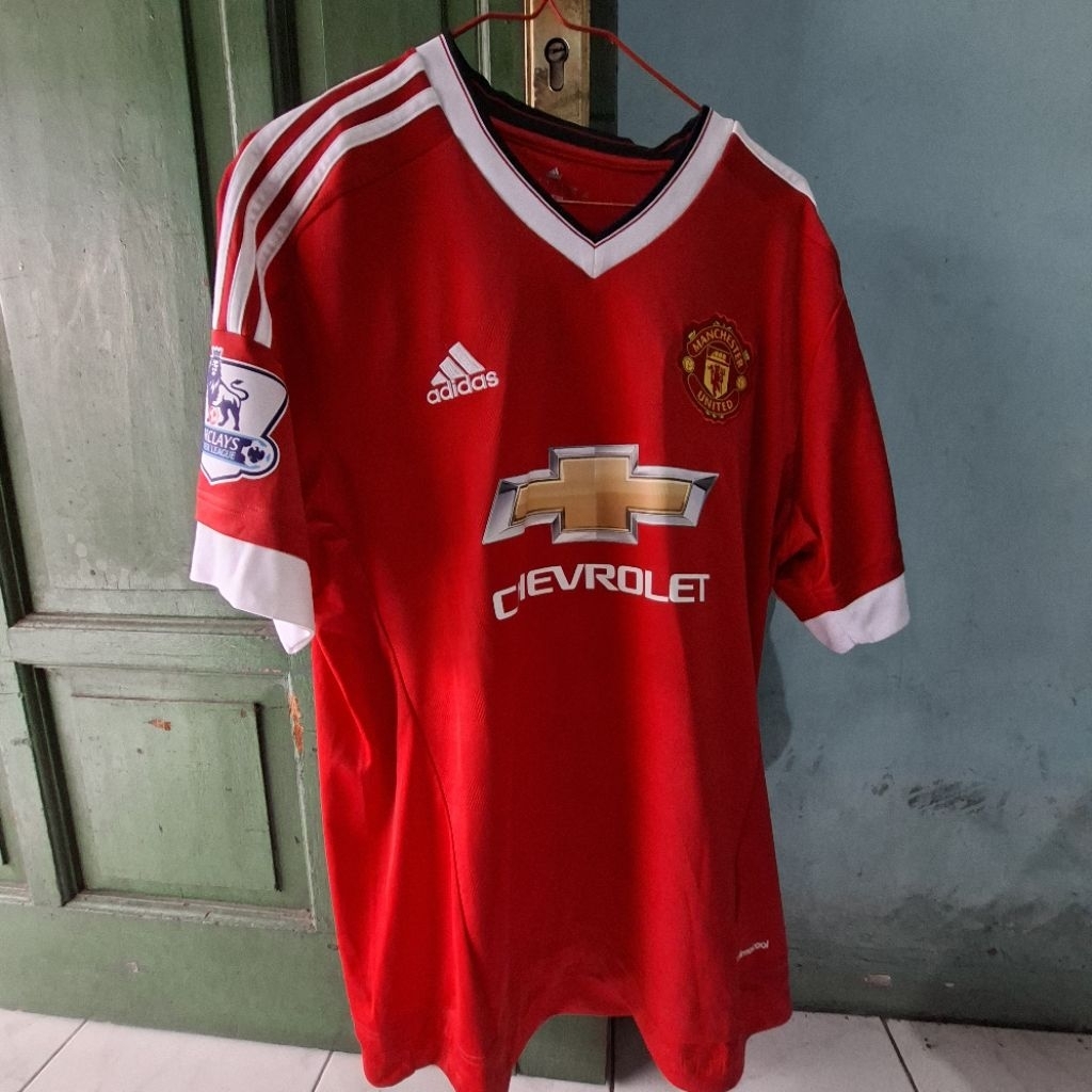 Manchester United 15/16. Size L. BNWT