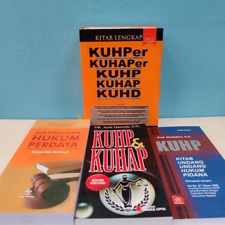 PAKET 4 BUKU KITAB HUKUM PERDATA, KUHP, KUHP & KUHAP, UNDANG-UNDANG HUKUM DAGANG DAN kuhper