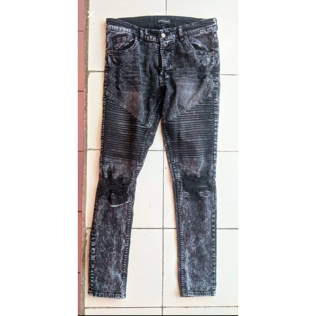 Weird Jeans Bikers, celana lebaran