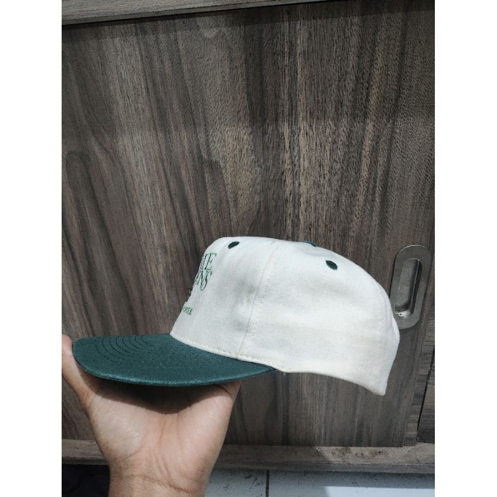 Topi vintage two tone embos kc